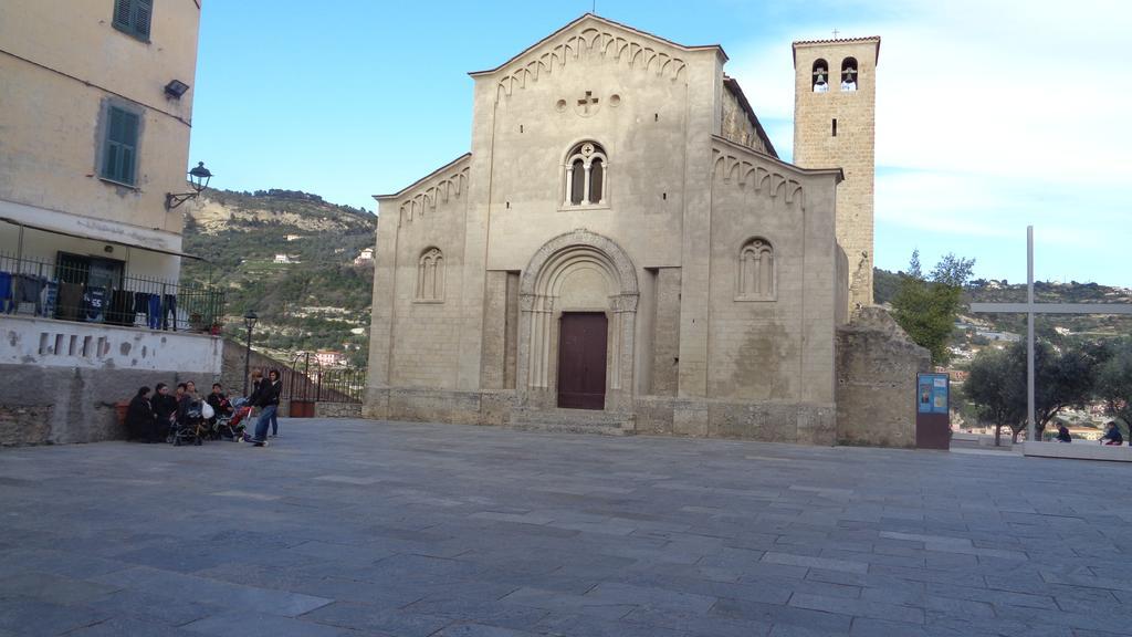 Medieval House Ventimiglia Luaran gambar