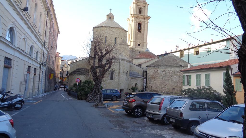 Medieval House Ventimiglia Luaran gambar